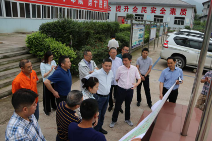四川省交投集團公司黨委副書記、副董事長、總經(jīng)理周黎明到仁沐新LJ18標(biāo)項目部檢查指導(dǎo)工作