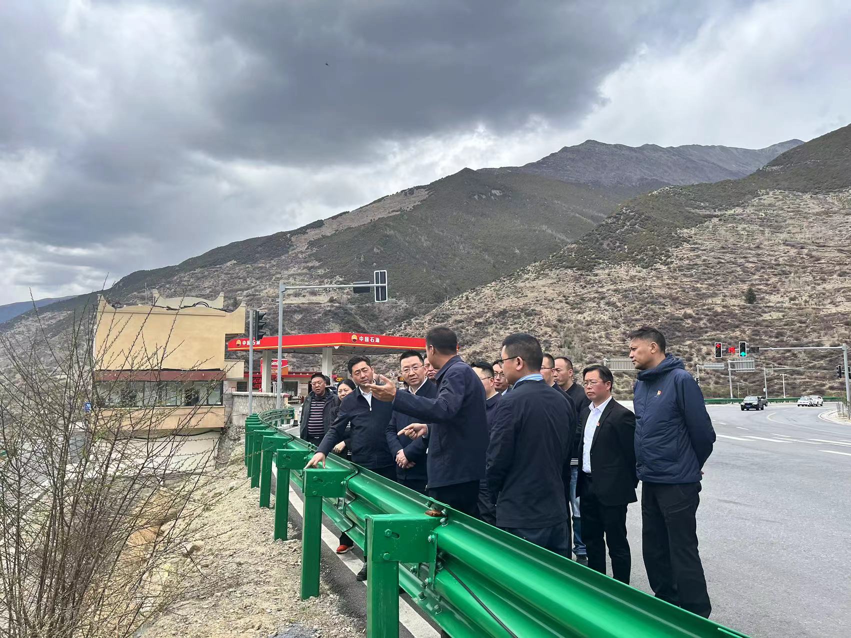 阿壩州委常委、州紀委書記、監(jiān)委主任袁震到都四山地軌道交通項目DSZH標檢查指導工作