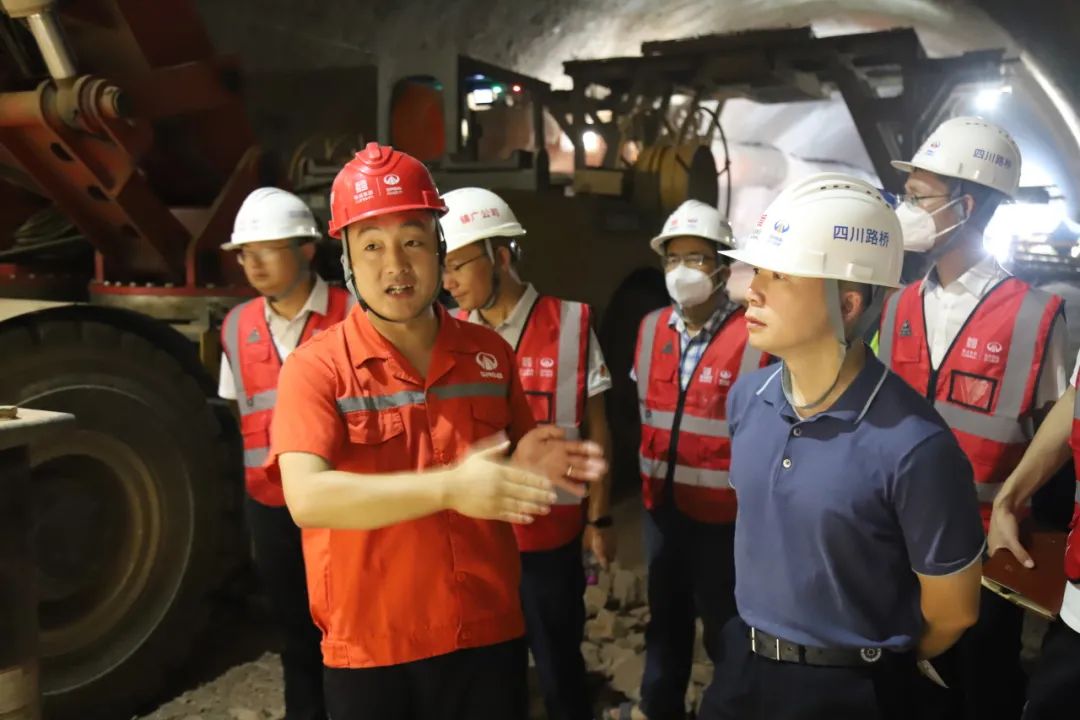 蜀道集團建設管理部副部長武洲到鎮(zhèn)廣高速B4、B5項目檢查指導工作
