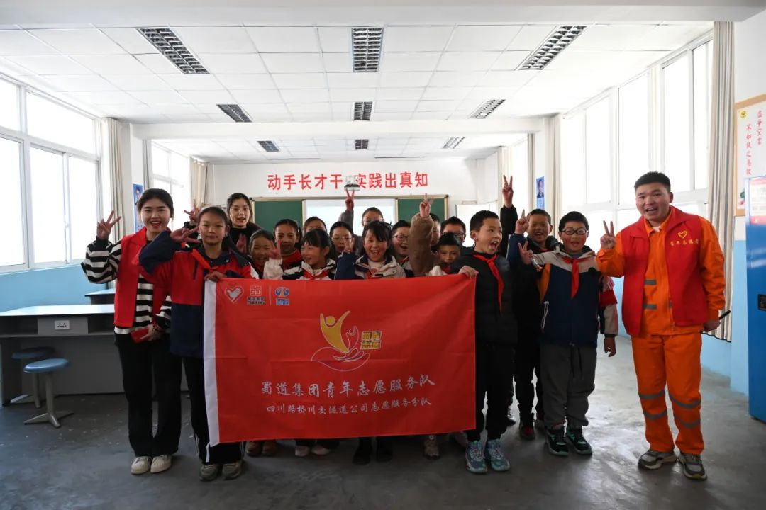 都四項目團(tuán)支部開展“守護(hù)四姑娘山的格?；ā敝驹富顒? /></div>
					<div   id=